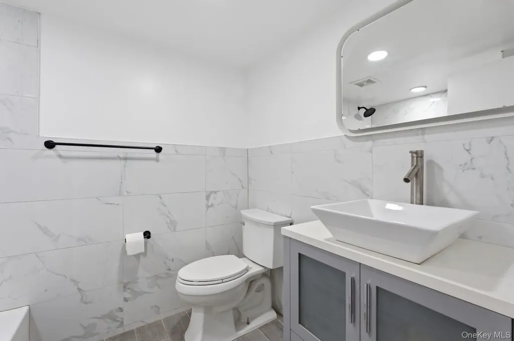 6089 54th Street Maspeth NY 11378