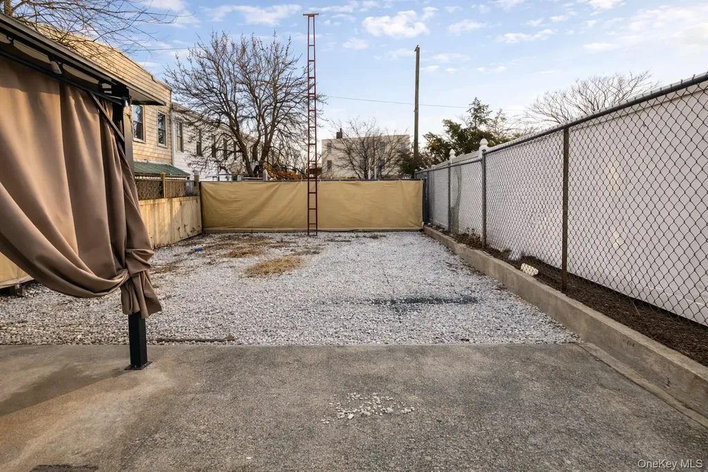 6089 54th Street Maspeth NY 11378