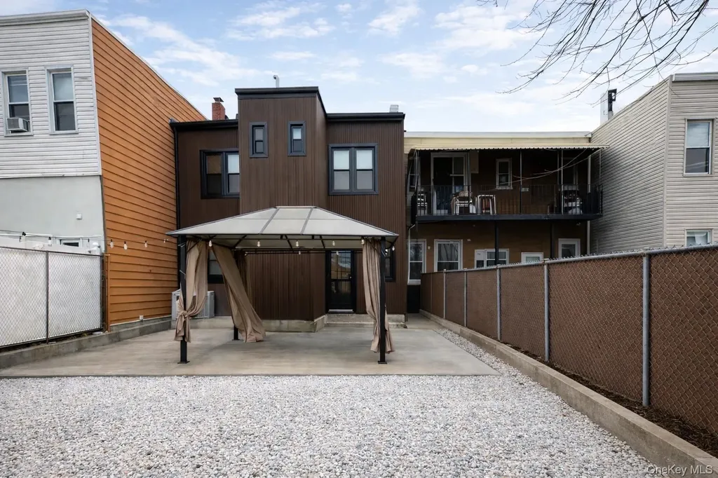6089 54th Street Maspeth NY 11378