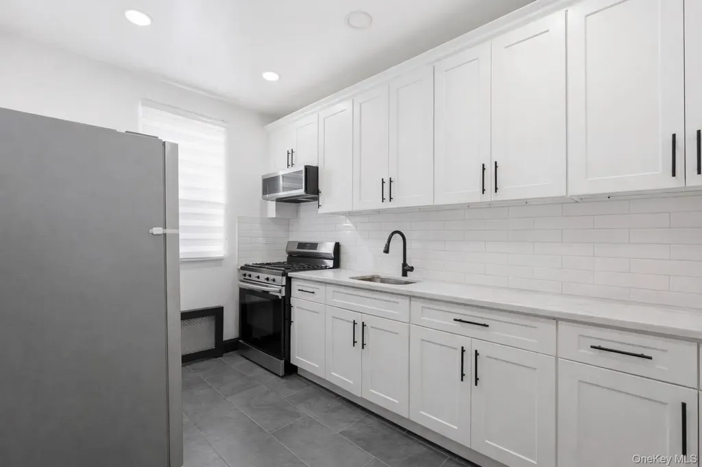 6089 54th Street Maspeth NY 11378