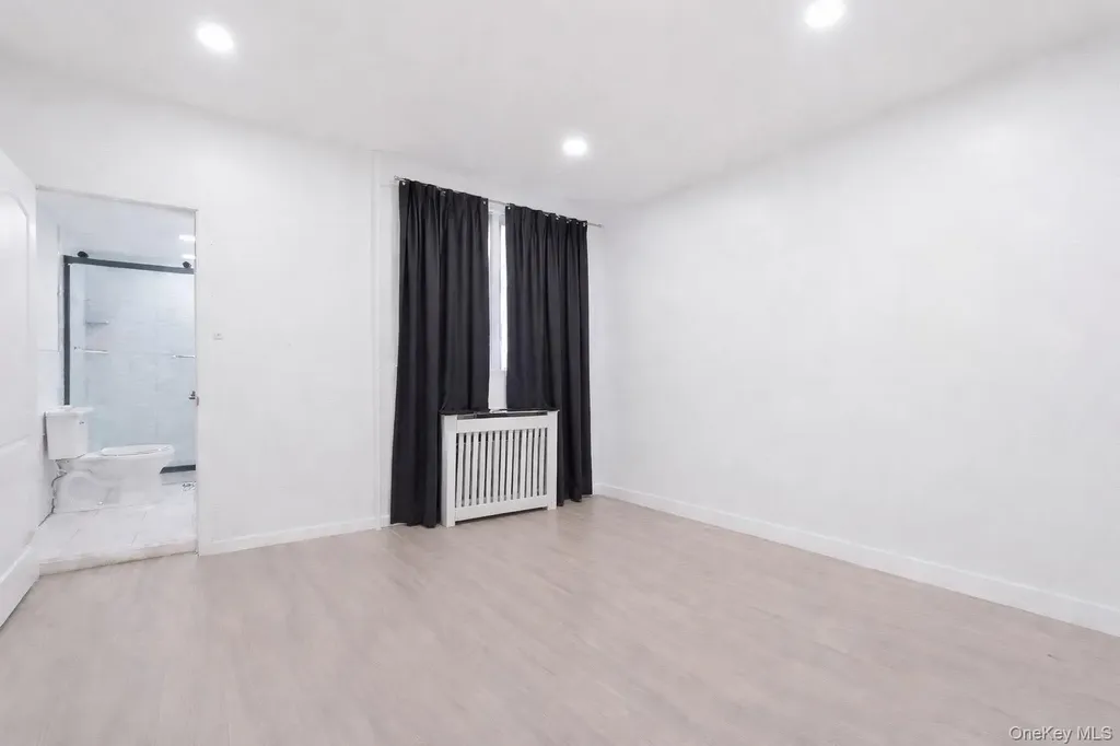 6089 54th Street Maspeth NY 11378