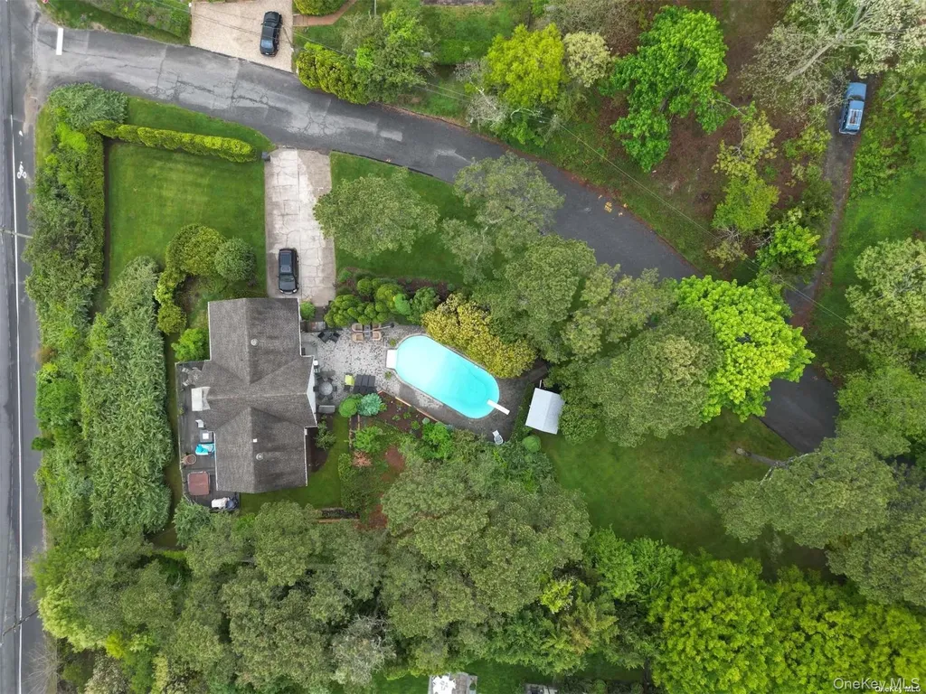 2 W Hillover Road Hampton Bays NY 11946