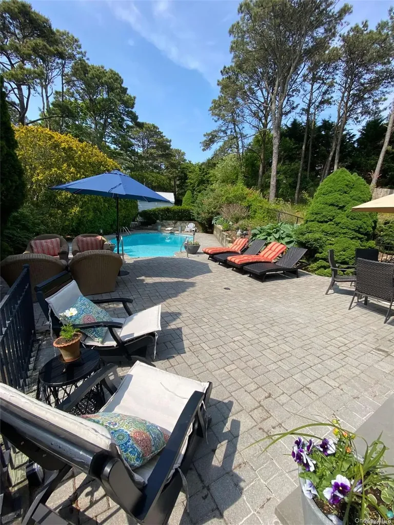 2 W Hillover Road Hampton Bays NY 11946