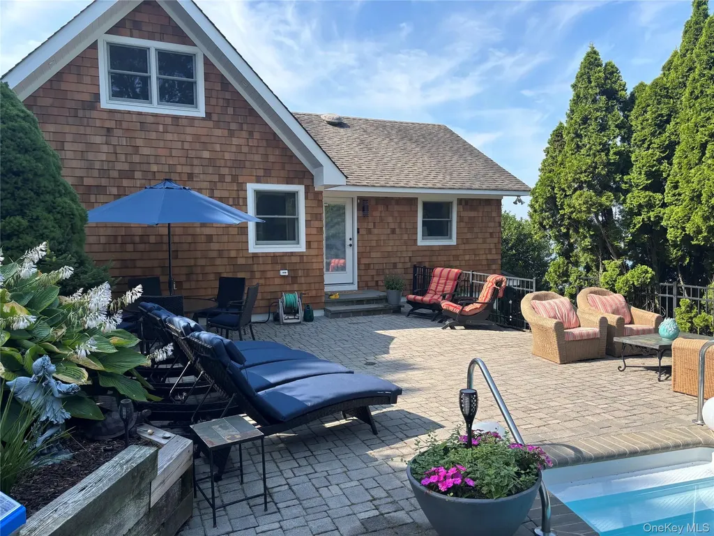 2 W Hillover Road Hampton Bays NY 11946