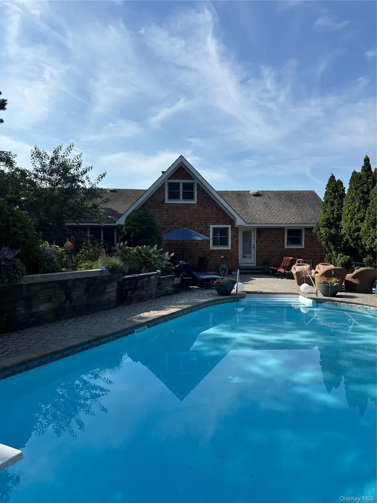 2 W Hillover Road Hampton Bays NY 11946