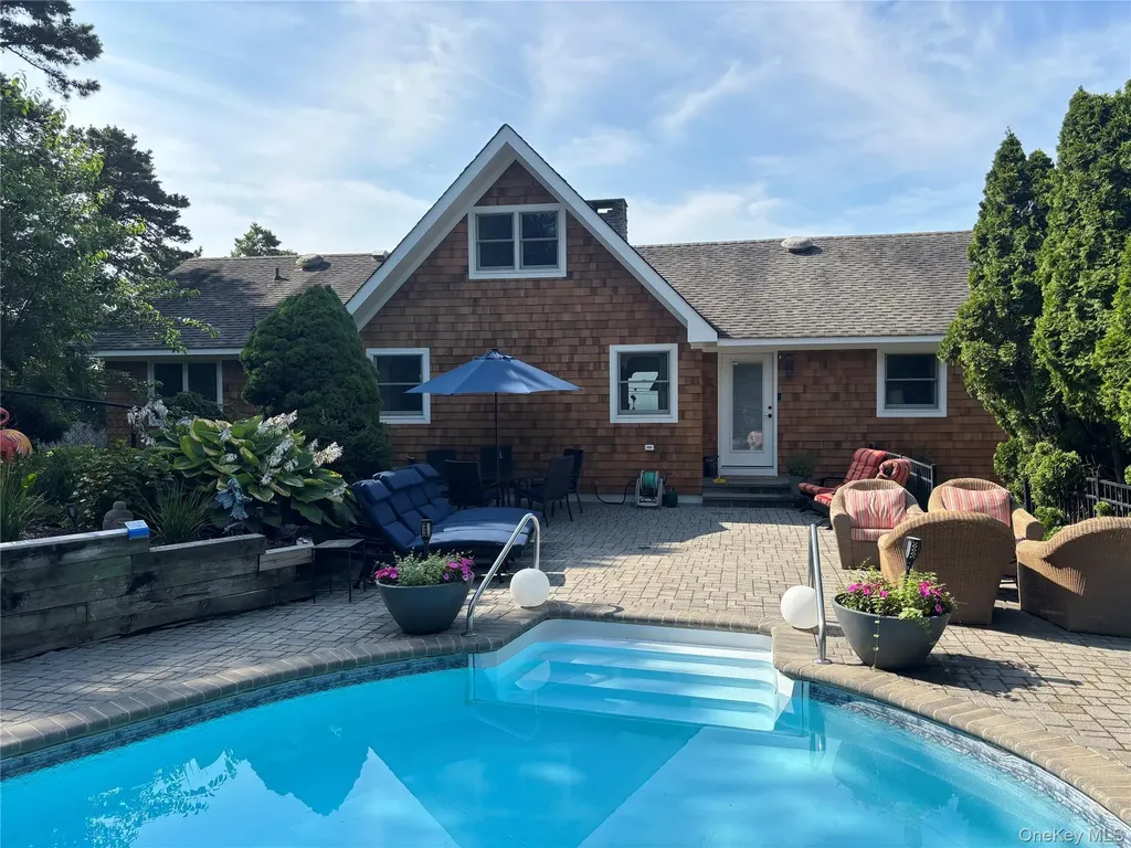 2 W Hillover Road Hampton Bays NY 11946