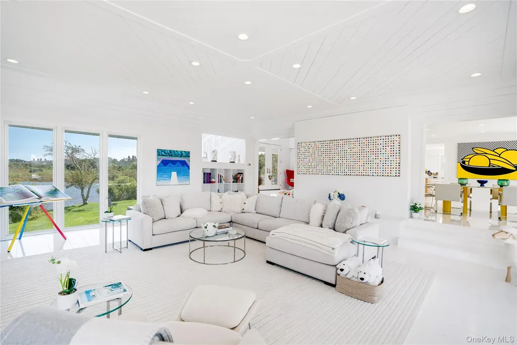 64 W End Road East Hampton NY 11937