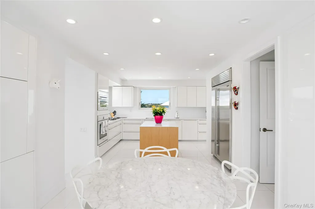 64 W End Road East Hampton NY 11937