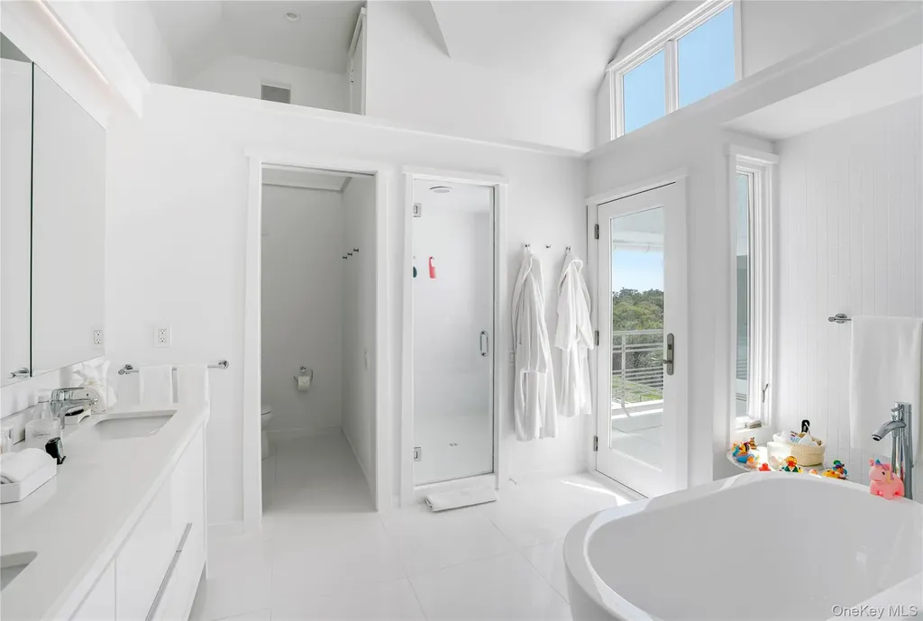 64 W End Road East Hampton NY 11937