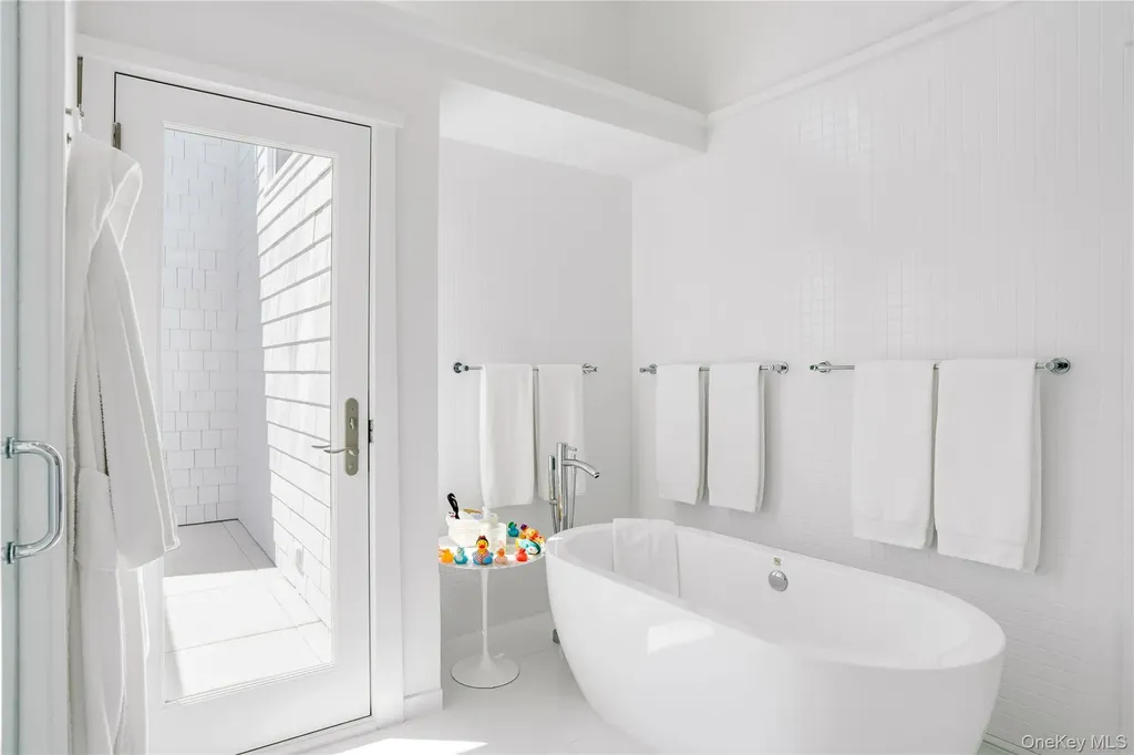 64 W End Road East Hampton NY 11937