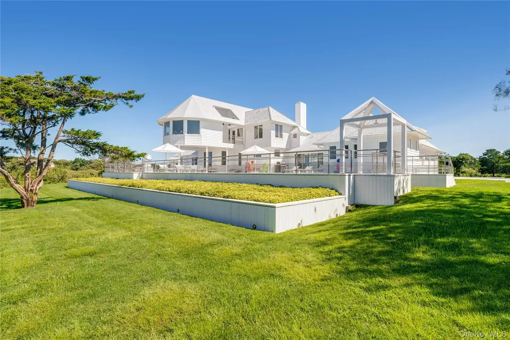 64 W End Road East Hampton NY 11937