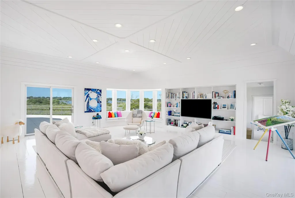 64 W End Road East Hampton NY 11937
