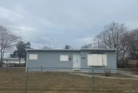 20 Somerset Road N Amityville NY 11701