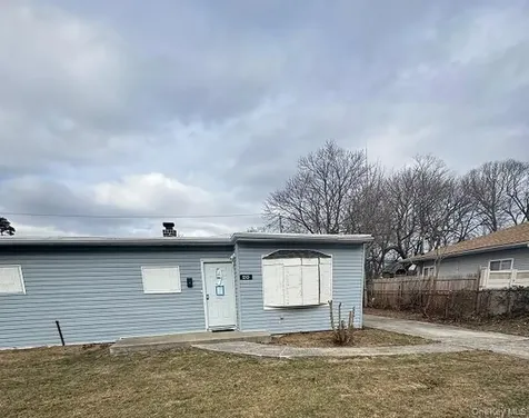 20 Somerset Road N Amityville NY 11701