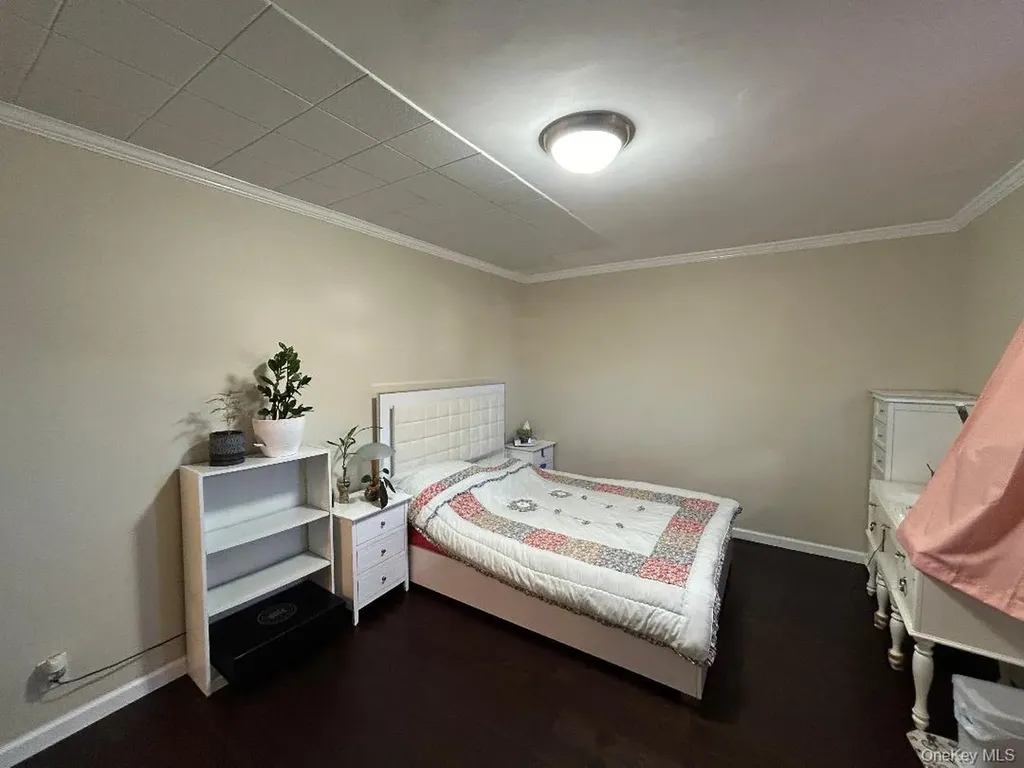 17-52 166th Whitestone NY 11357