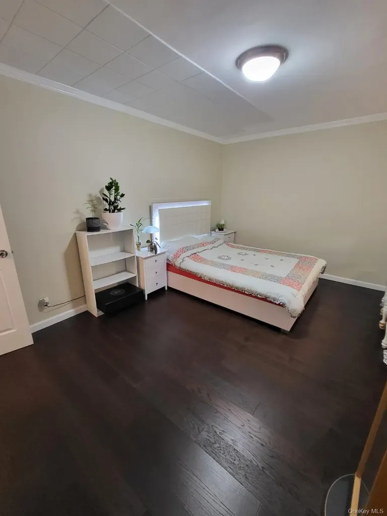 17-52 166th Whitestone NY 11357