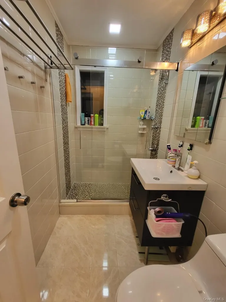 17-52 166th Whitestone NY 11357
