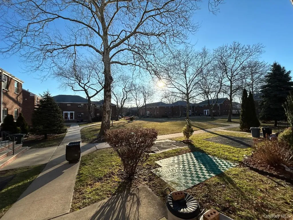 17-52 166th Whitestone NY 11357