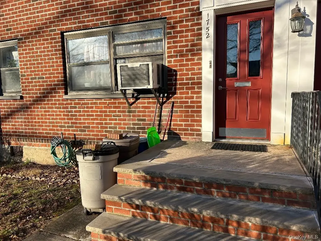 17-52 166th Whitestone NY 11357