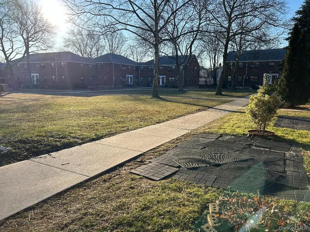 17-52 166th Whitestone NY 11357