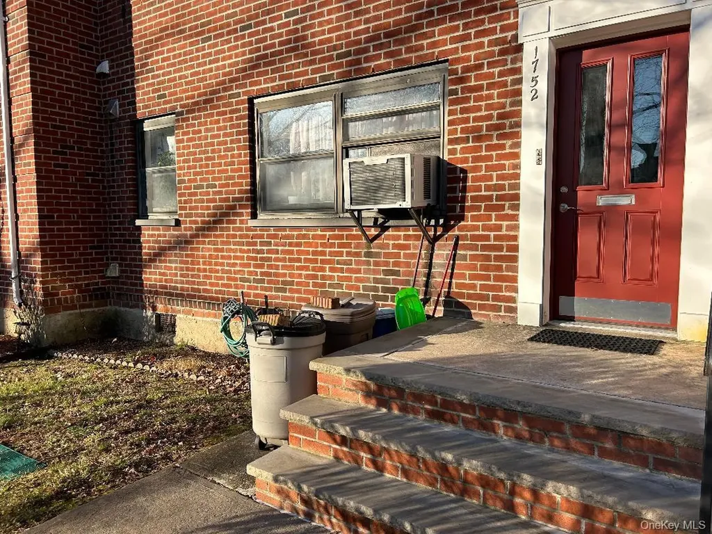 17-52 166th Whitestone NY 11357