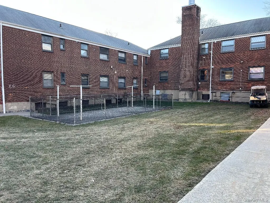 17-52 166th Whitestone NY 11357