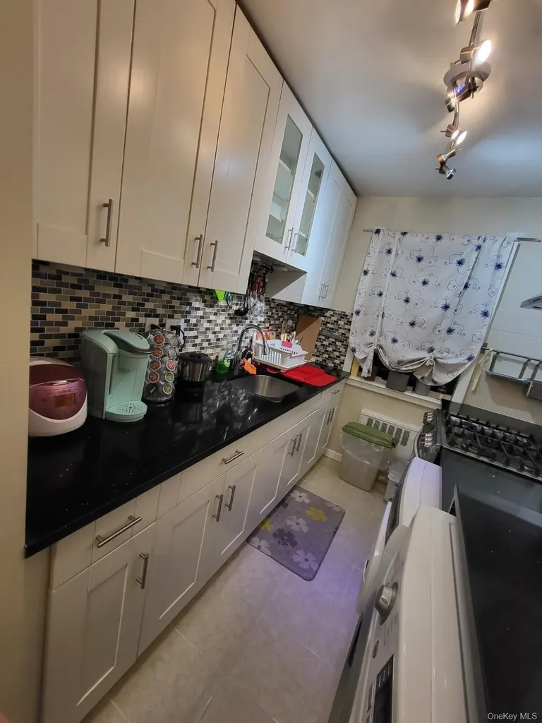 17-52 166th Whitestone NY 11357