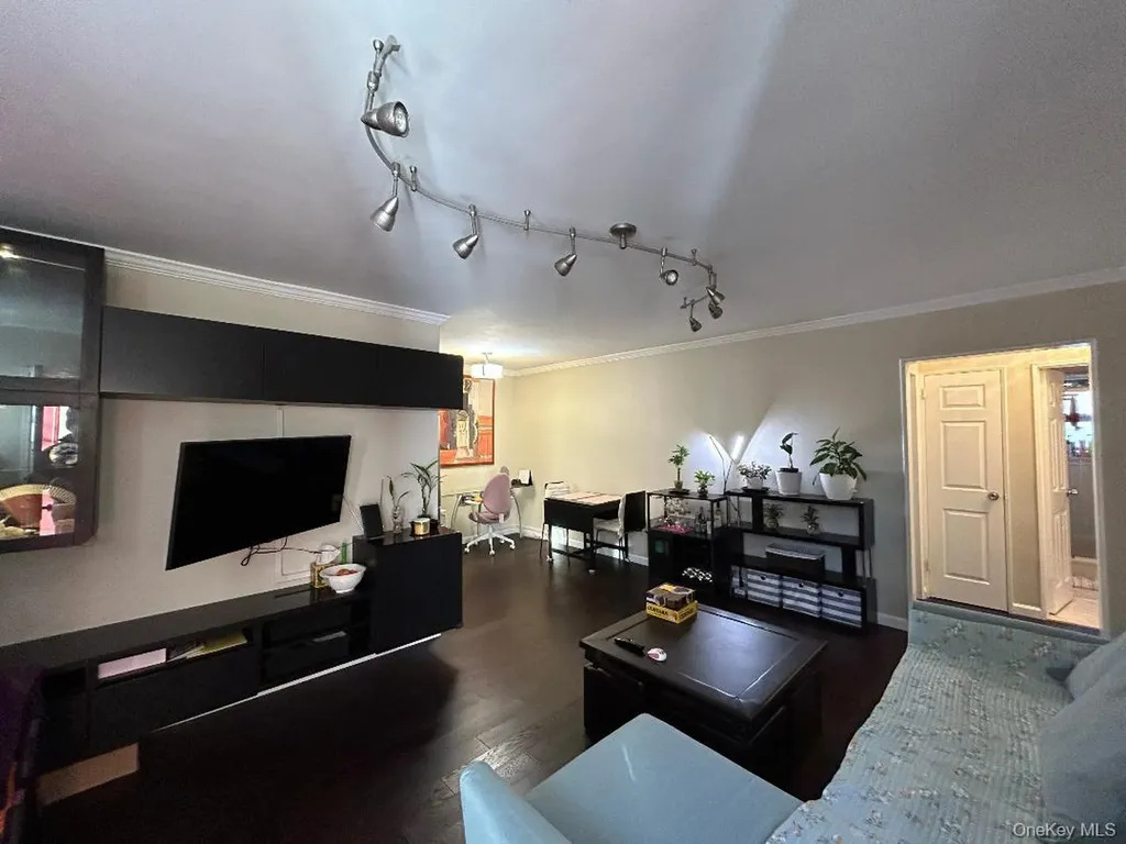17-52 166th Whitestone NY 11357