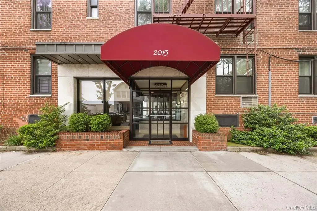 2015 St Paul Avenue Bronx NY 10461