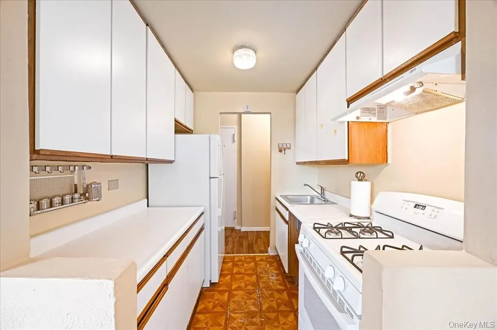 2015 St Paul Avenue Bronx NY 10461