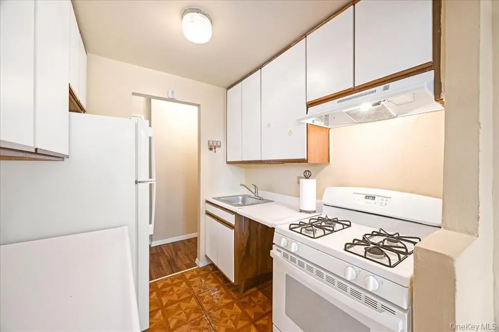 2015 St Paul Avenue Bronx NY 10461