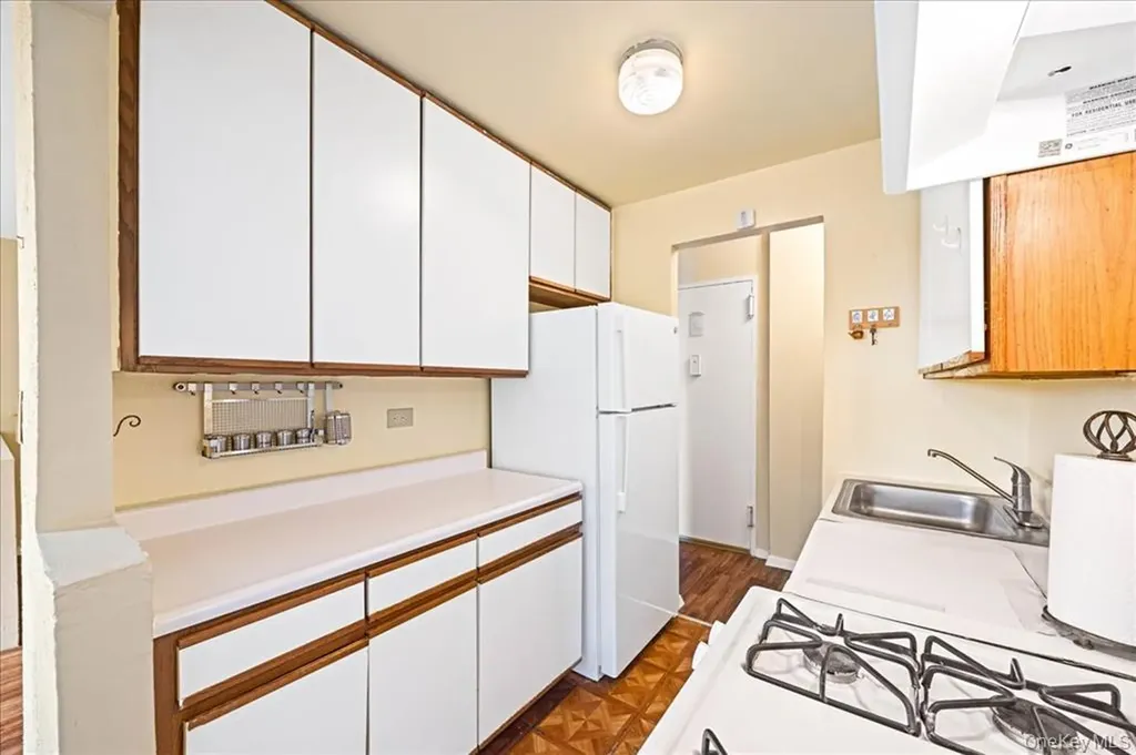 2015 St Paul Avenue Bronx NY 10461