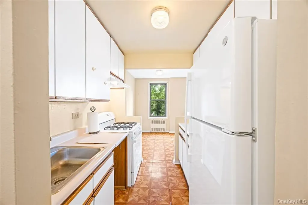 2015 St Paul Avenue Bronx NY 10461