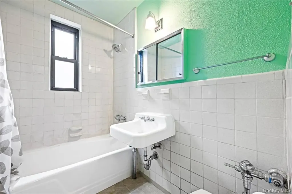 2015 St Paul Avenue Bronx NY 10461