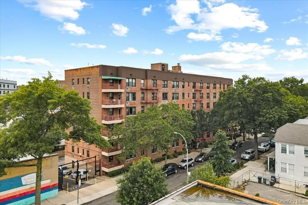 2015 St Paul Avenue Bronx NY 10461