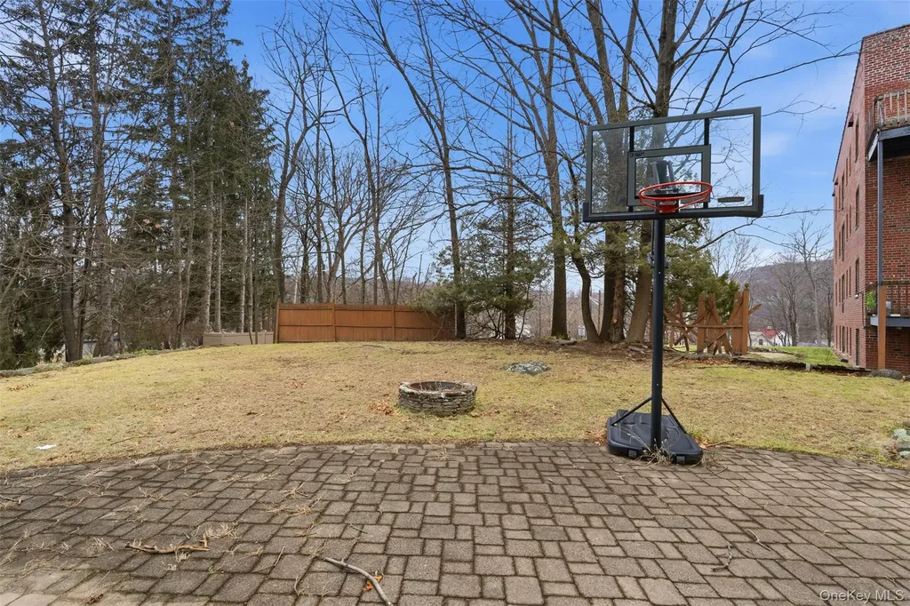 11 Oakdale Manor Suffern NY 10901