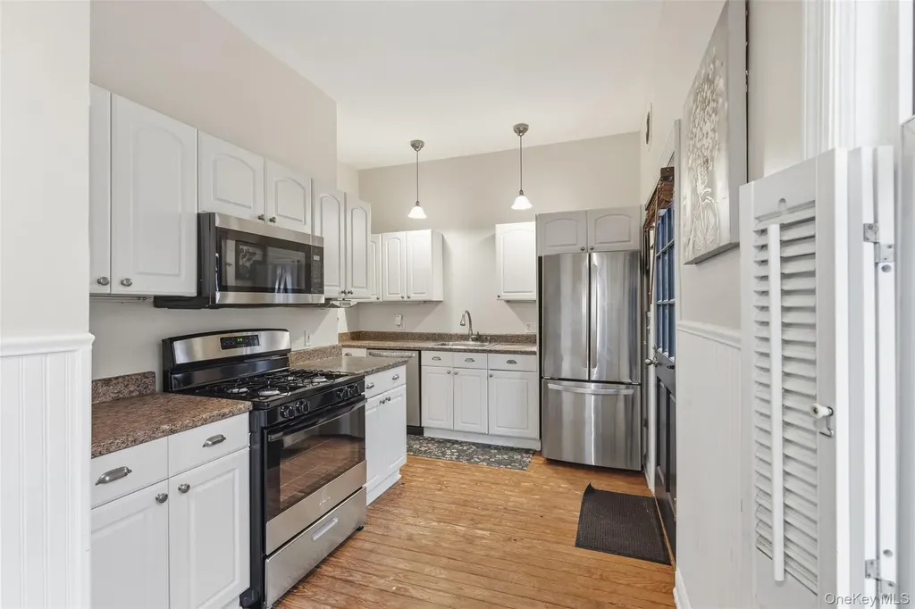 11 Oakdale Manor Suffern NY 10901