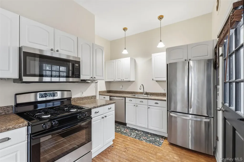 11 Oakdale Manor Suffern NY 10901