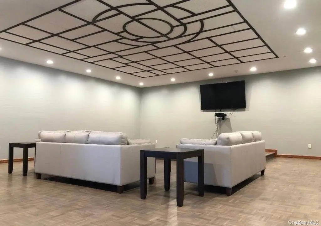 21 Sierra Coram NY 11727