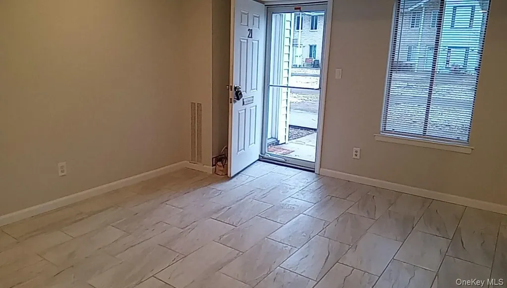 21 Sierra Coram NY 11727