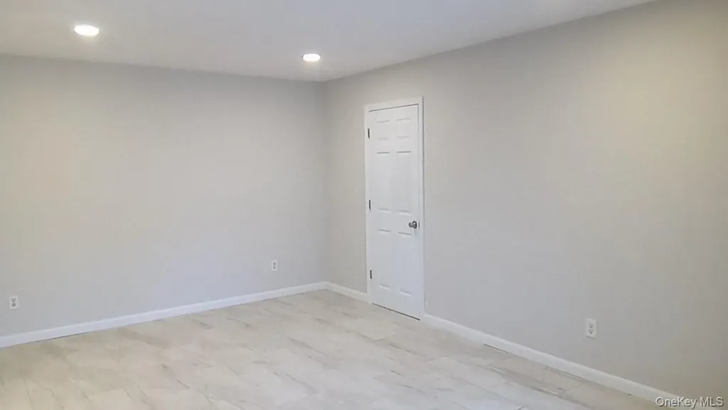 21 Sierra Coram NY 11727