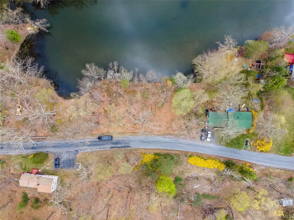 27 E Green Road Rock Tavern NY 12575