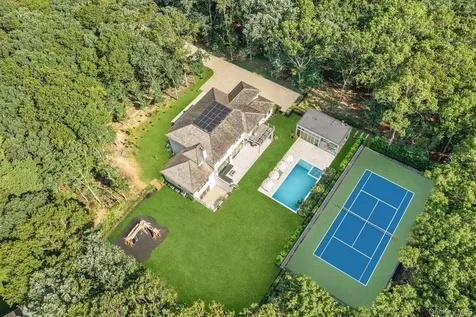1552 Deerfield Road Water Mill NY 11976