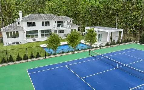 1552 Deerfield Road Water Mill NY 11976