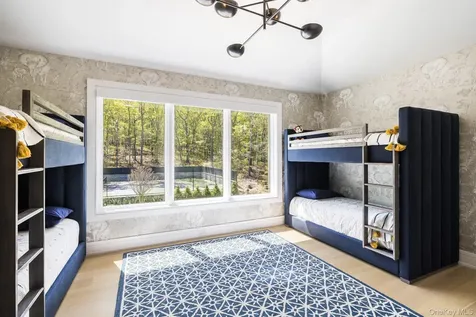 1552 Deerfield Road Water Mill NY 11976