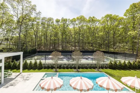 1552 Deerfield Road Water Mill NY 11976