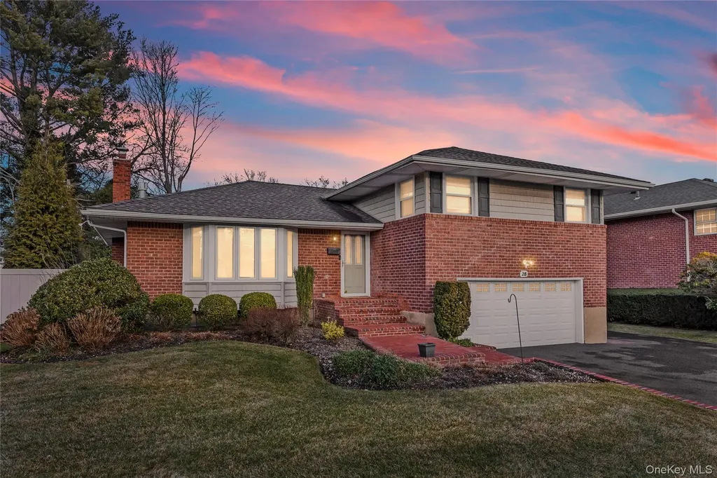 26 Glenwood Road Plainview NY 11803