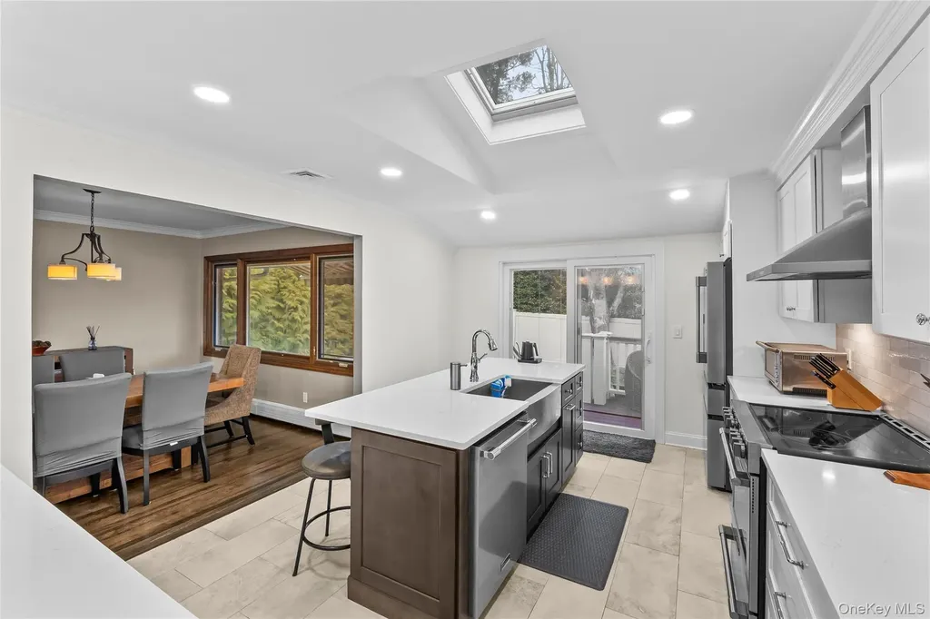 26 Glenwood Road Plainview NY 11803