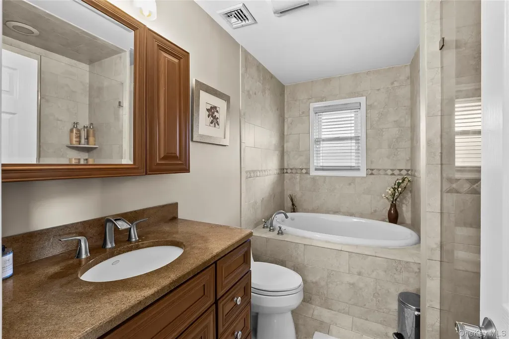 26 Glenwood Road Plainview NY 11803