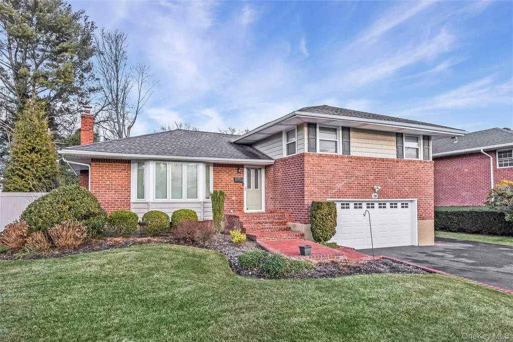 26 Glenwood Road Plainview NY 11803